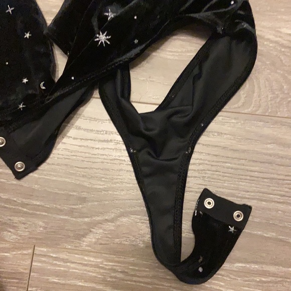 Wild fable velvety open back bodysuit. Xs - Picture 4 of 10